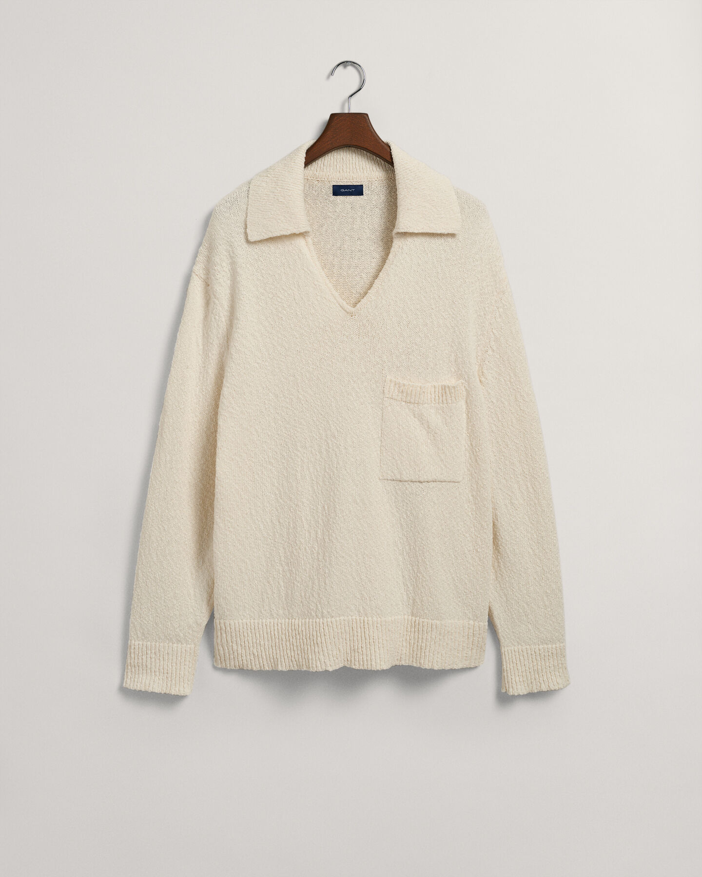 Polo com mistura de fios de linho e algod&atilde;o