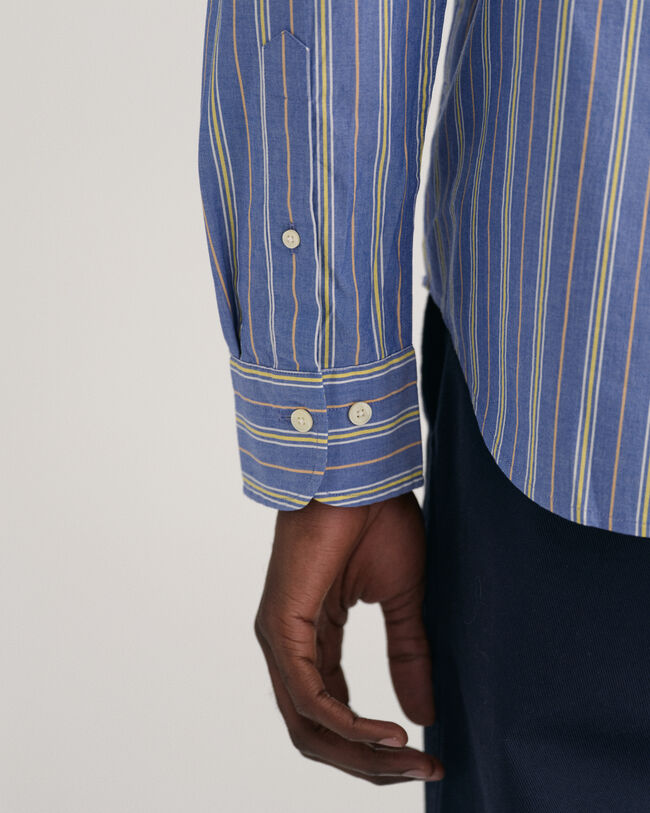 Camisa em popelina &agrave;s riscas regular fit