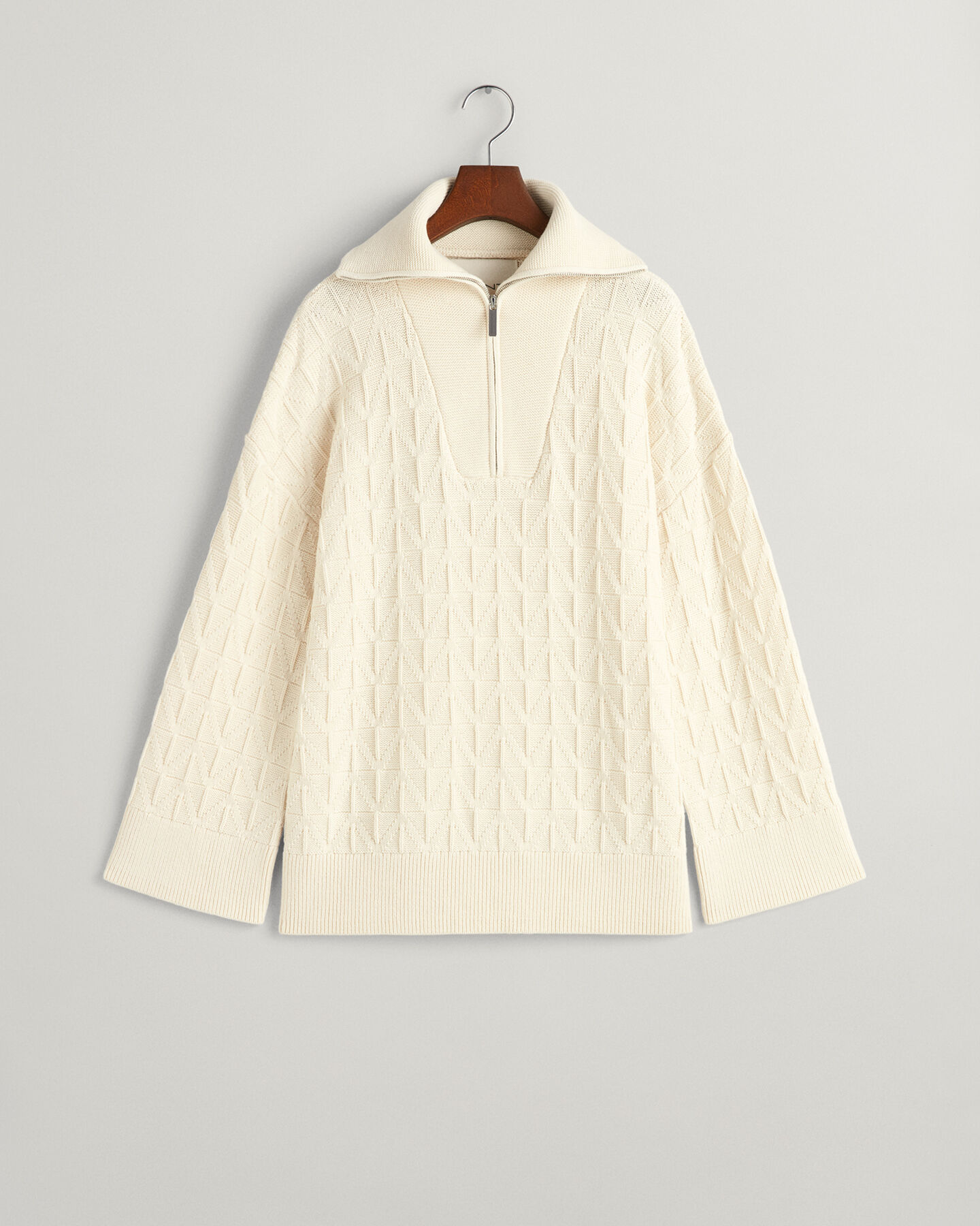 Pulover com meio fecho em malha com padrão espinha de peixe