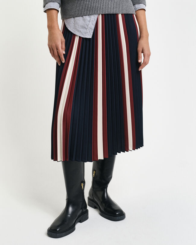 Saia plissada &agrave;s riscas