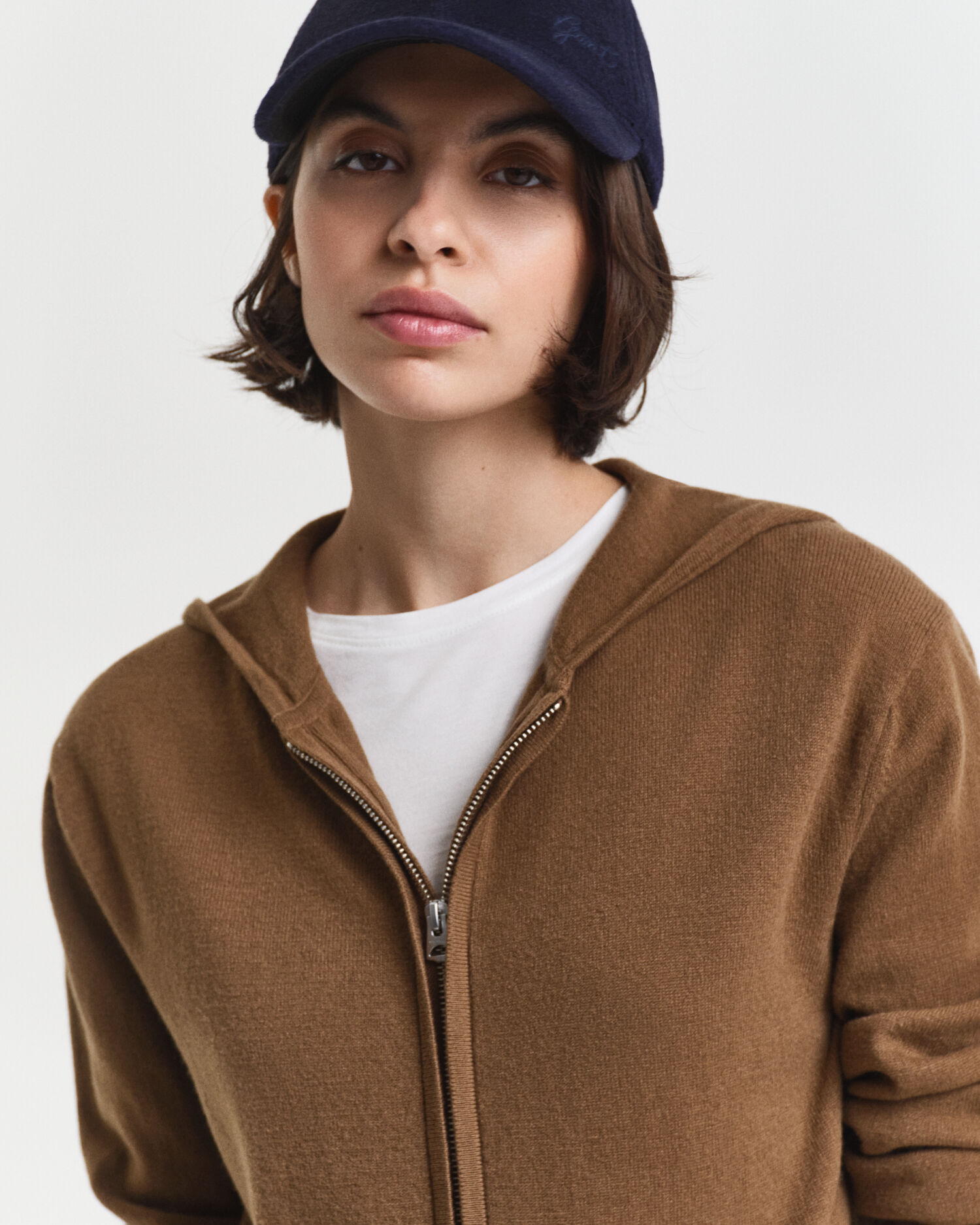 Sweatshirt com capuz e fecho em lã extrafina