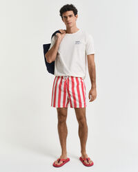 Cal&ccedil;&otilde;es de banho &agrave;s riscas em bloco