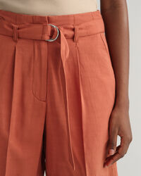 Cal&ccedil;&otilde;es com cinto relaxed fit