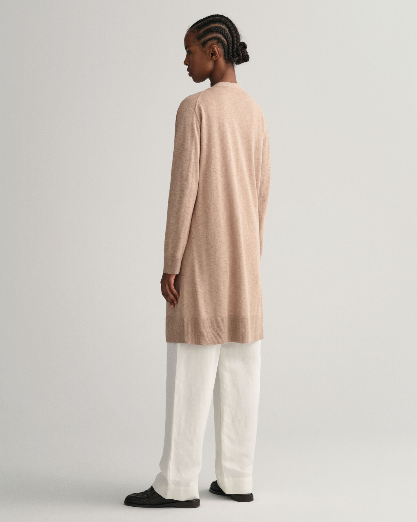 Casaco de malha comprido com decote em V em mistura de linho