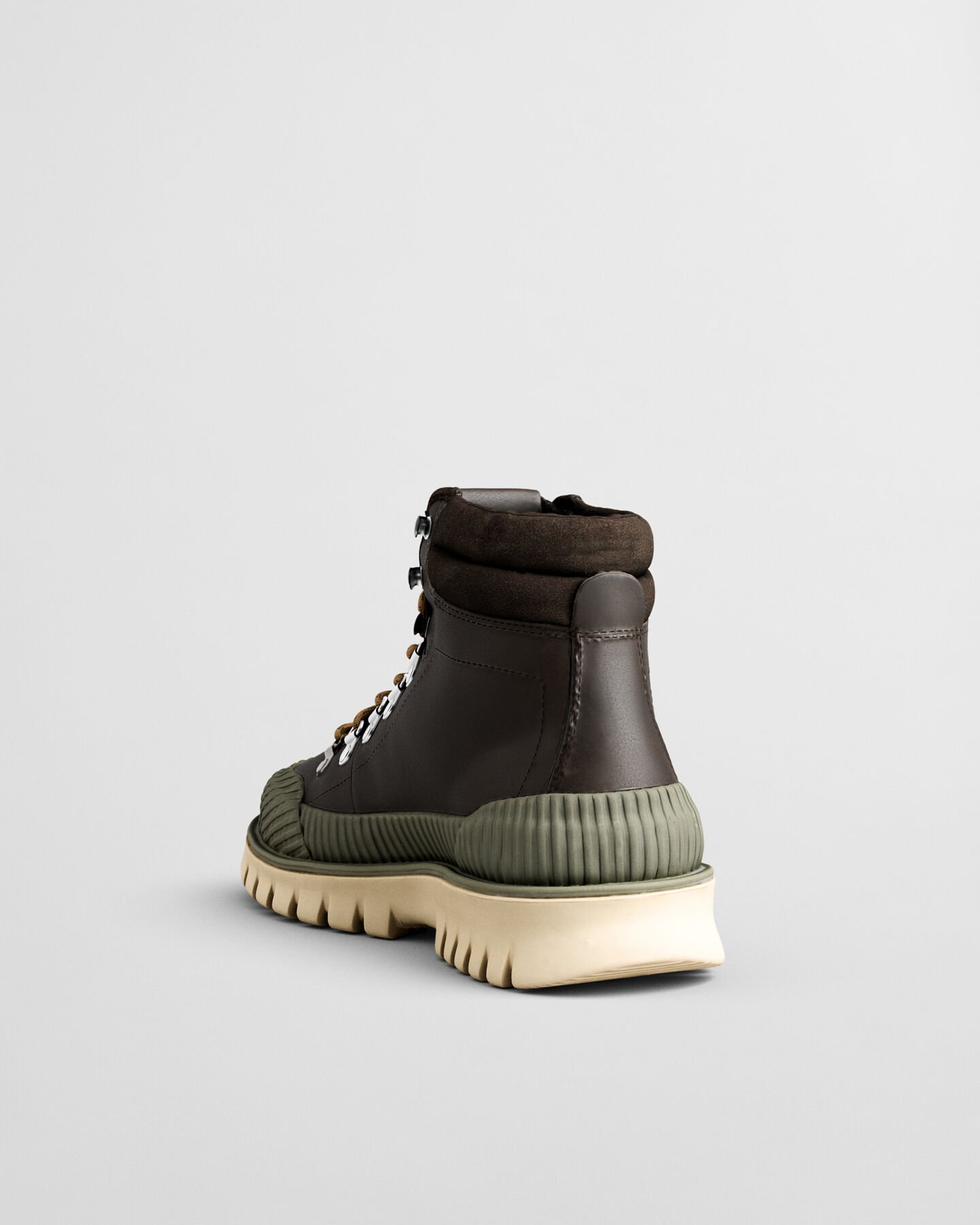 Botas de cano médio em pele Nebrada