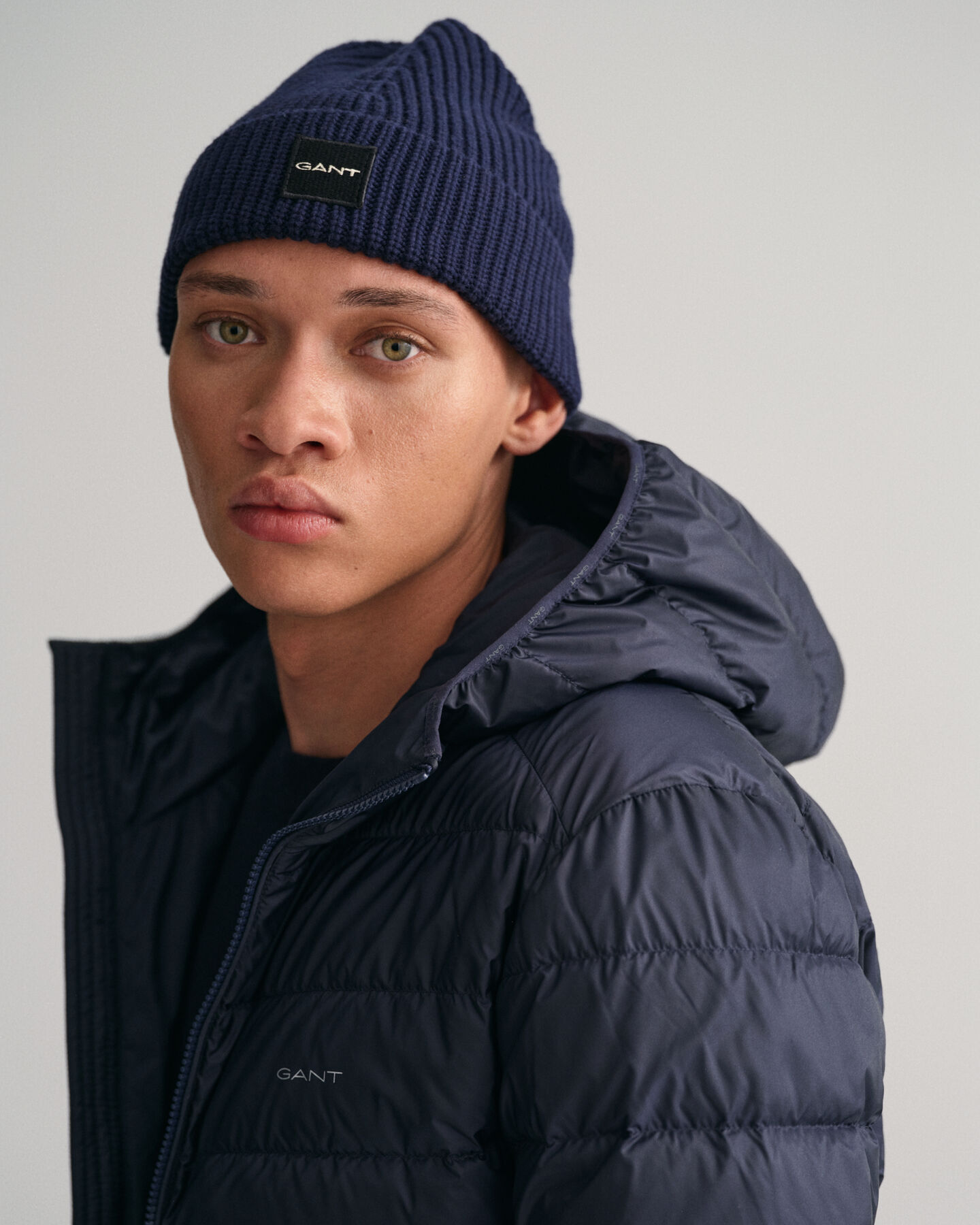 Blusão de penas com capuz leve