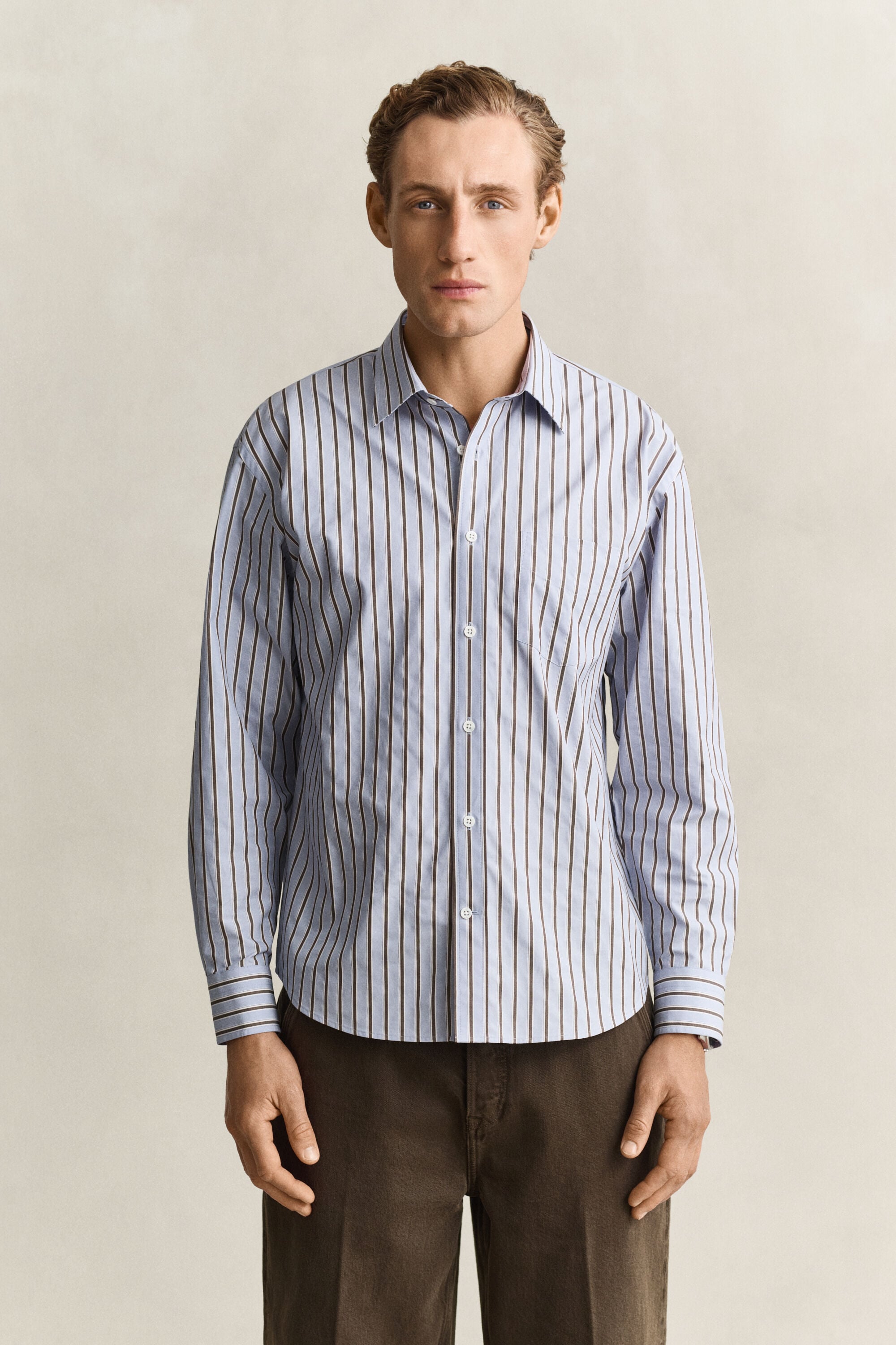 Camisa em tecido Dobby às riscas