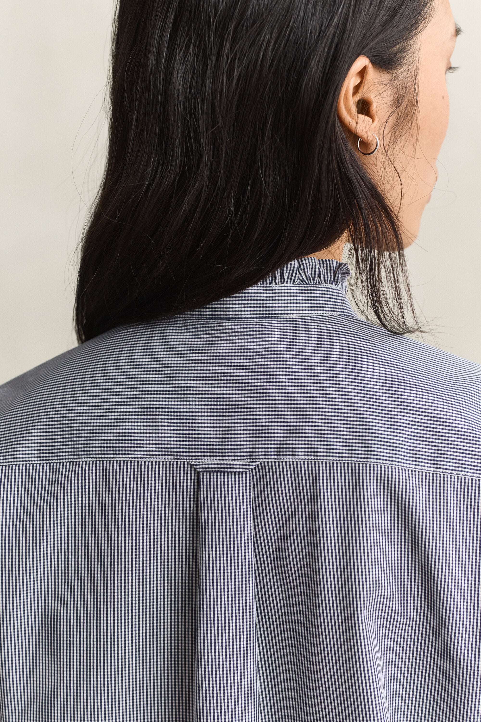 Blusa com colarinho com folhos