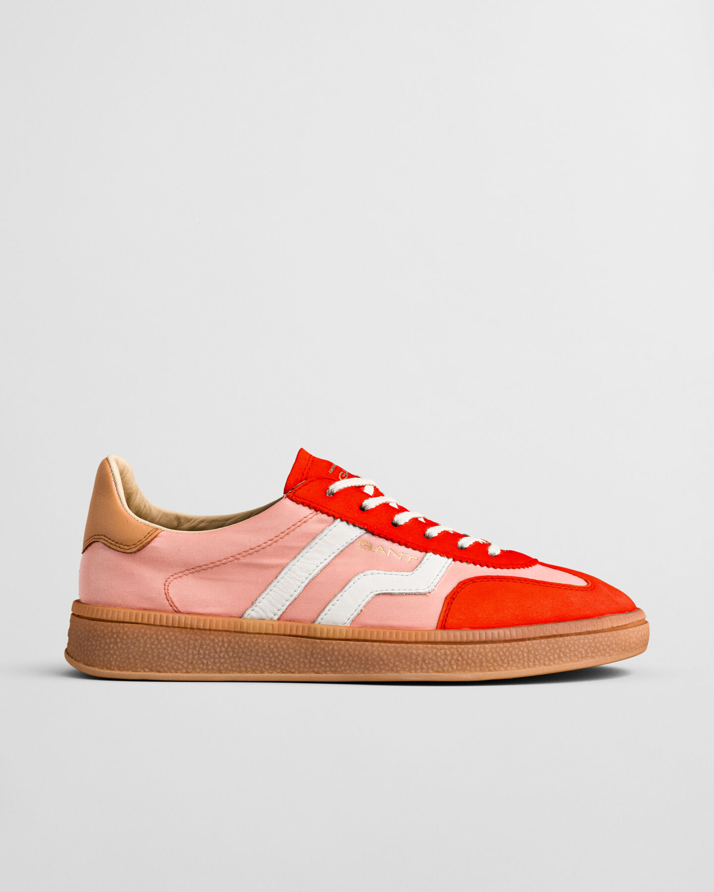 Ténis em camurça e cetim Cuzima