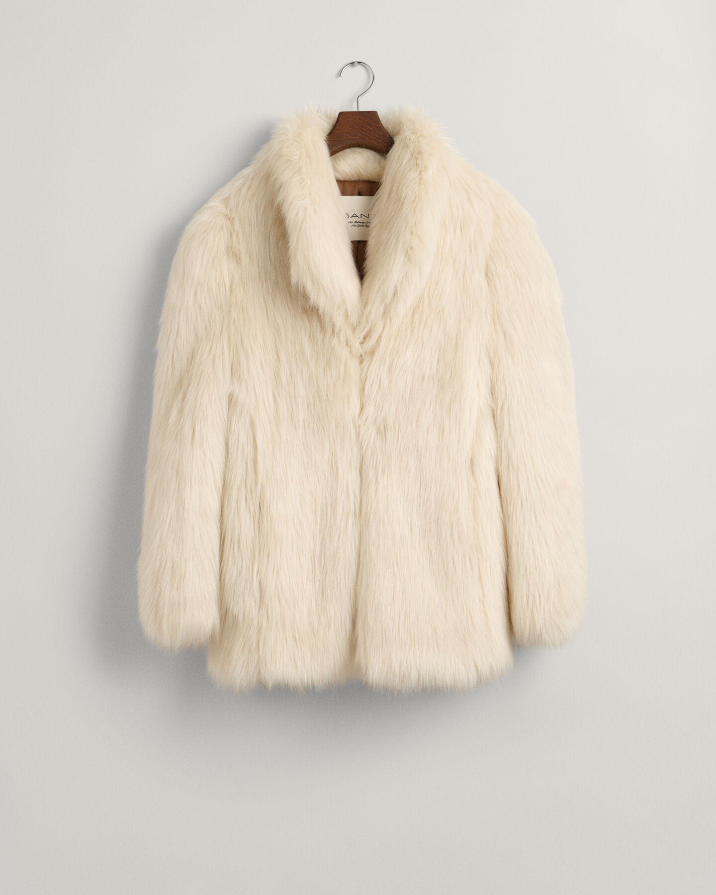 Sobretudo em pelo falso