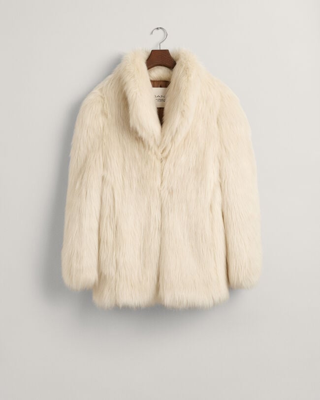 Sobretudo em pelo falso