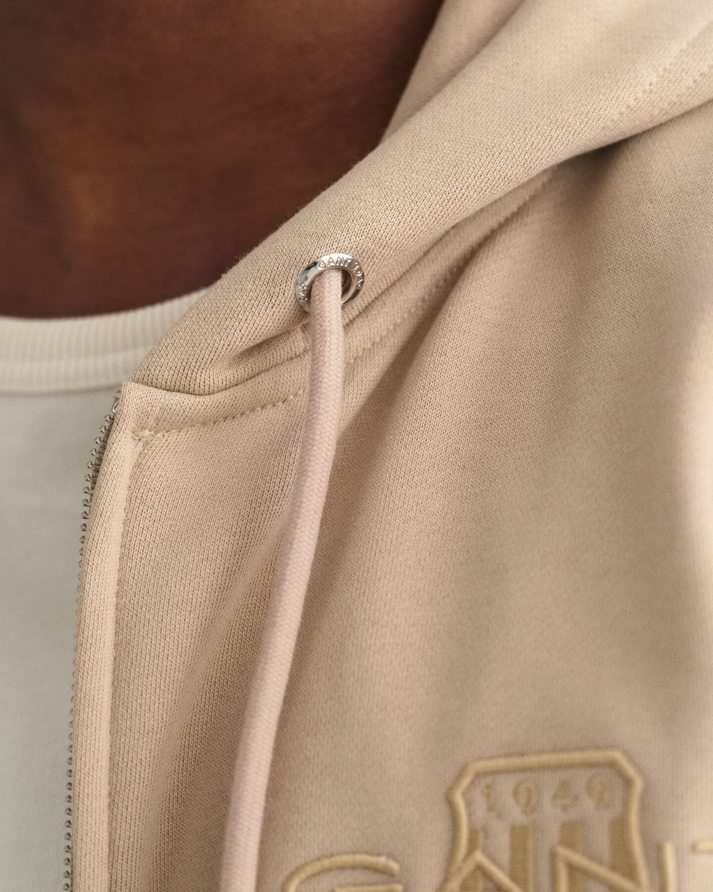 Sweatshirt com capuz e fecho Tonal Shield