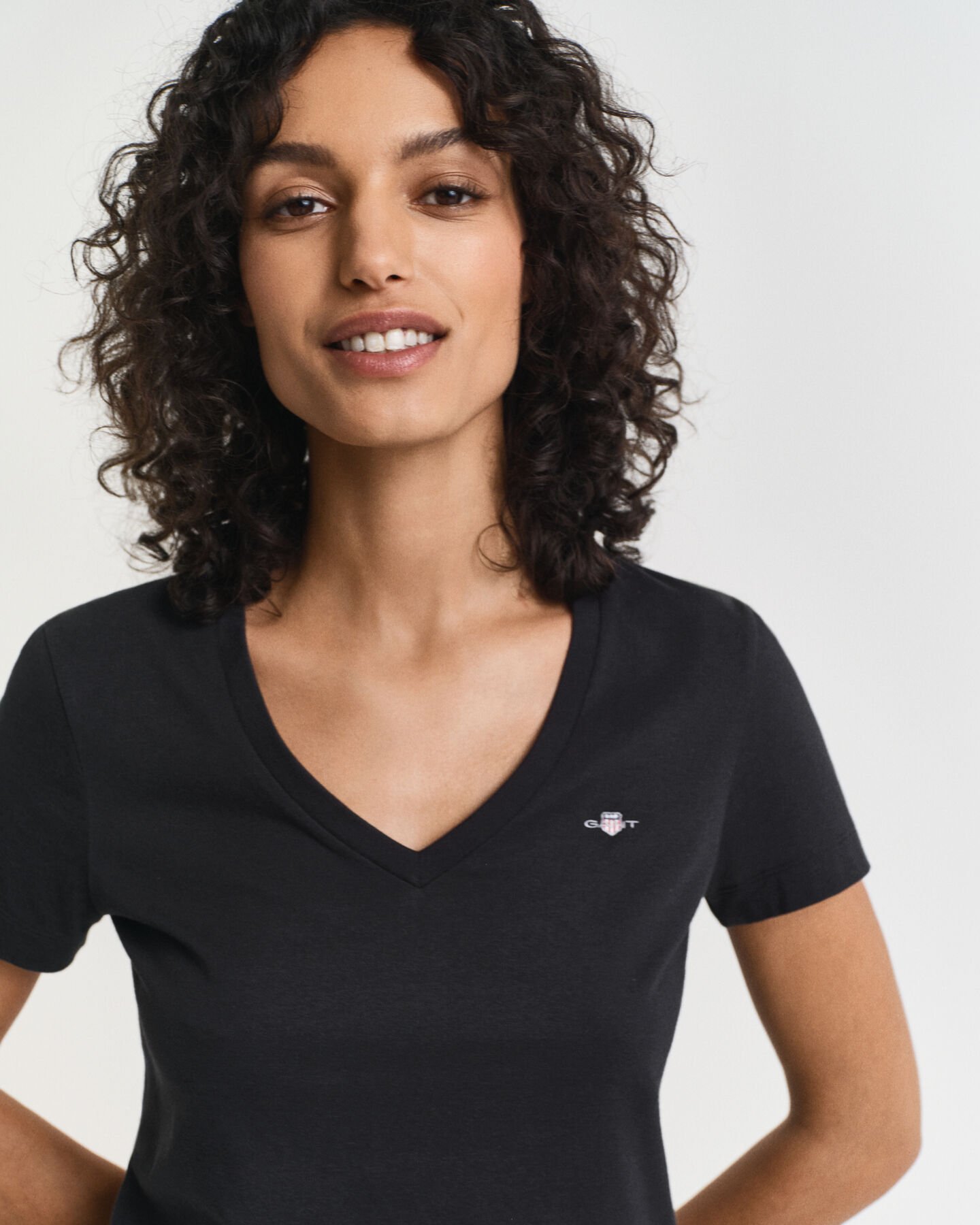 T-shirt com decote em V Shield