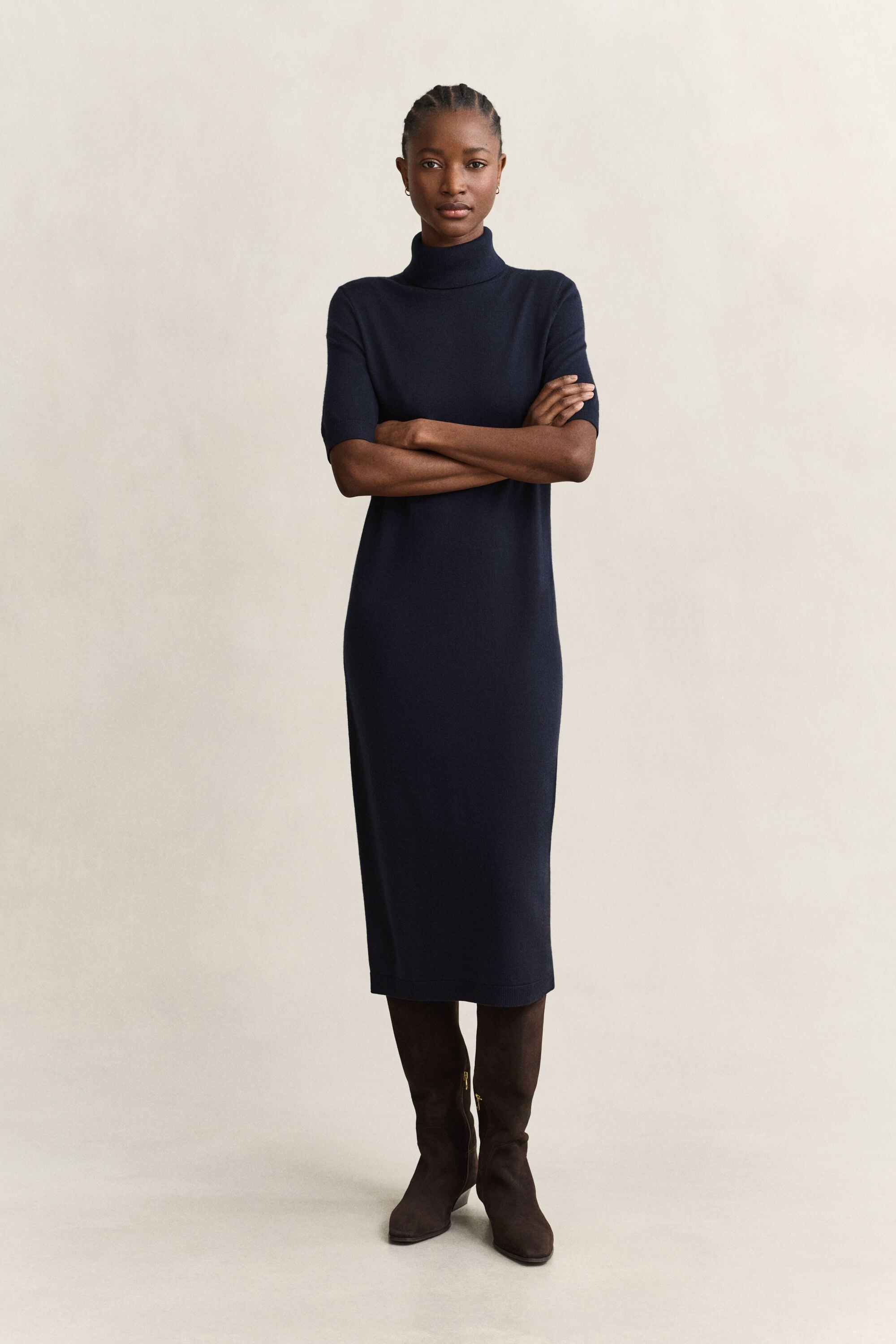 Vestido de gola alta em lã de merino