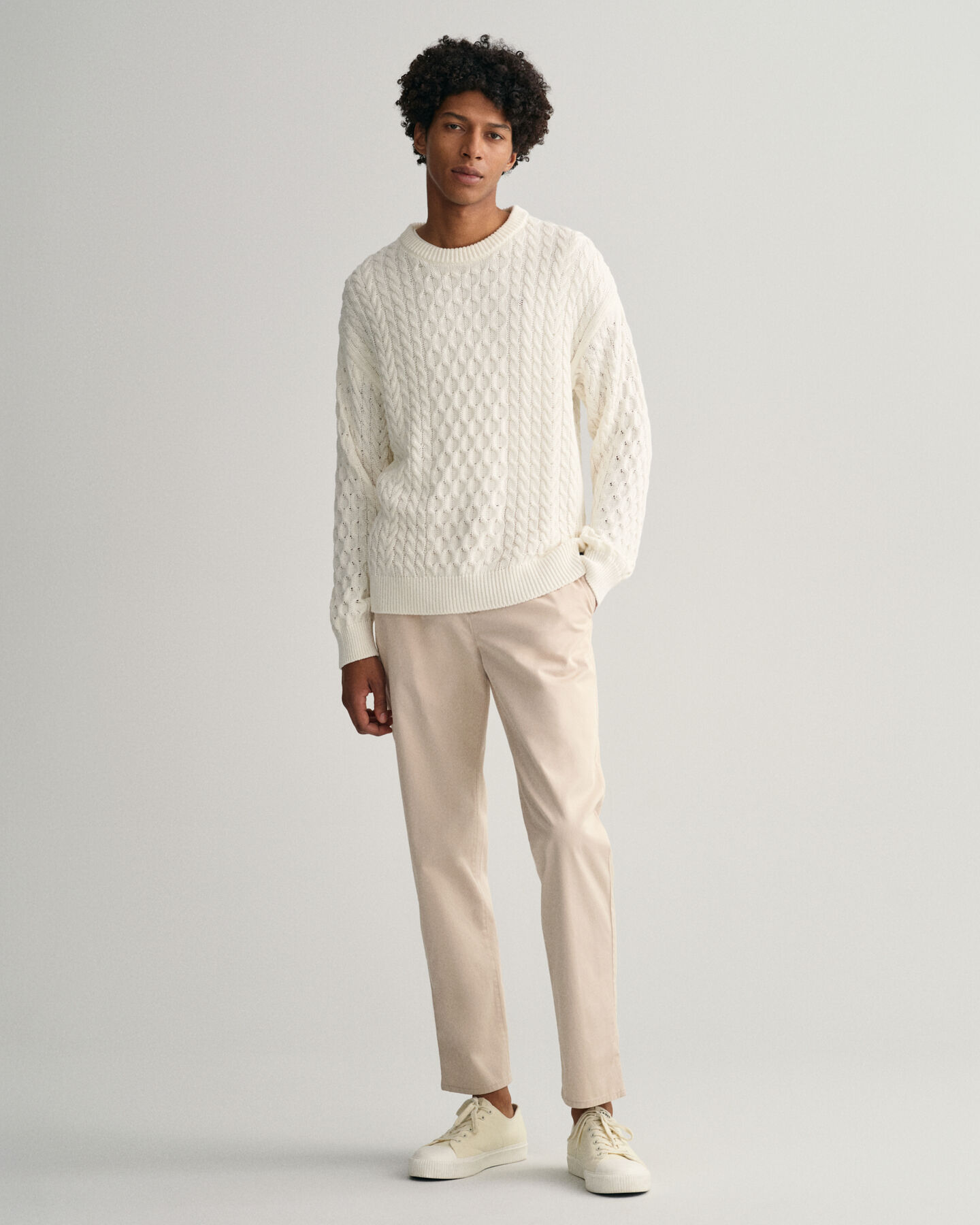 Cal&ccedil;as chino Allister em sarja regular fit