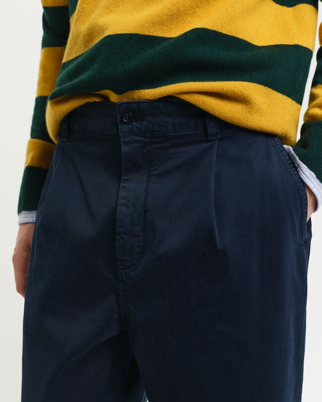 Cal&ccedil;as chino em sarja e algod&atilde;o relaxed fit