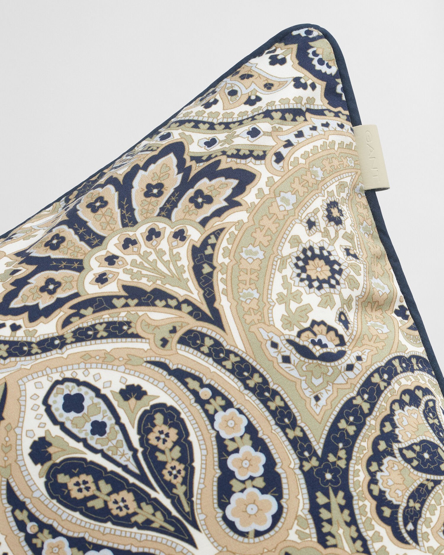 Capa de almofada acetinada com padrão Paisley