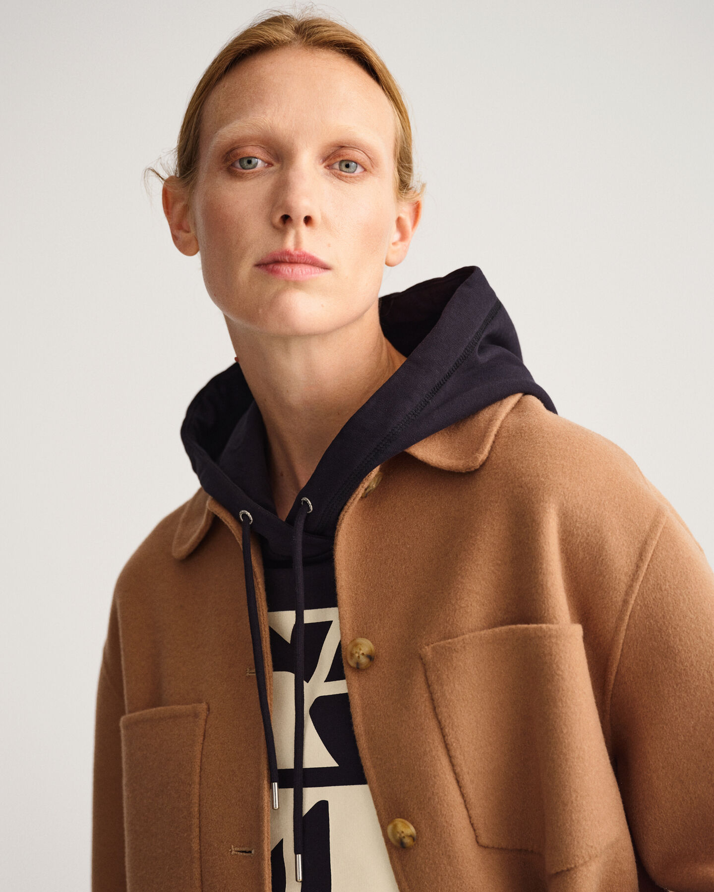 Casaco-camisa cosido &agrave; m&atilde;o