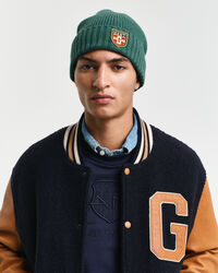 Gorro em lã com emblema