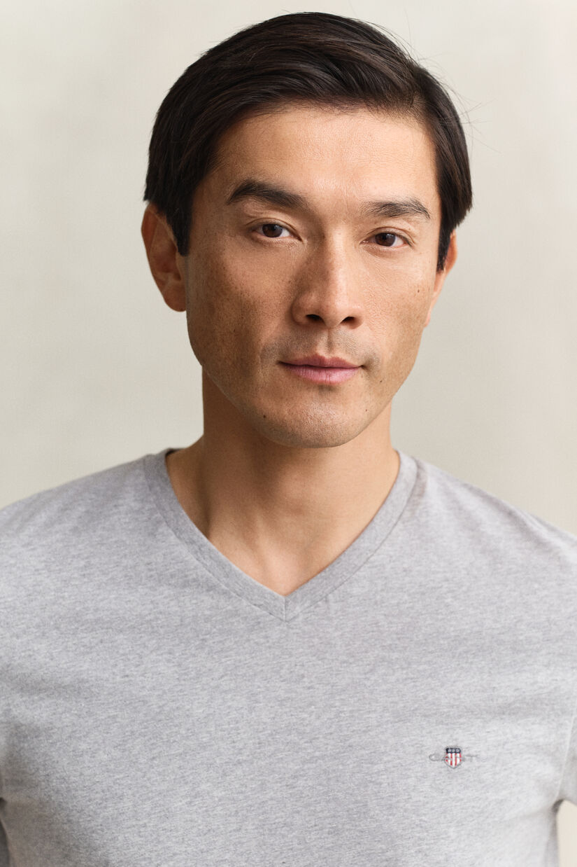 T-shirt com decote em V Shield slim fit