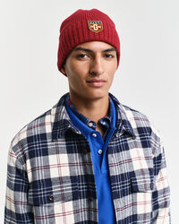 Gorro em lã com emblema