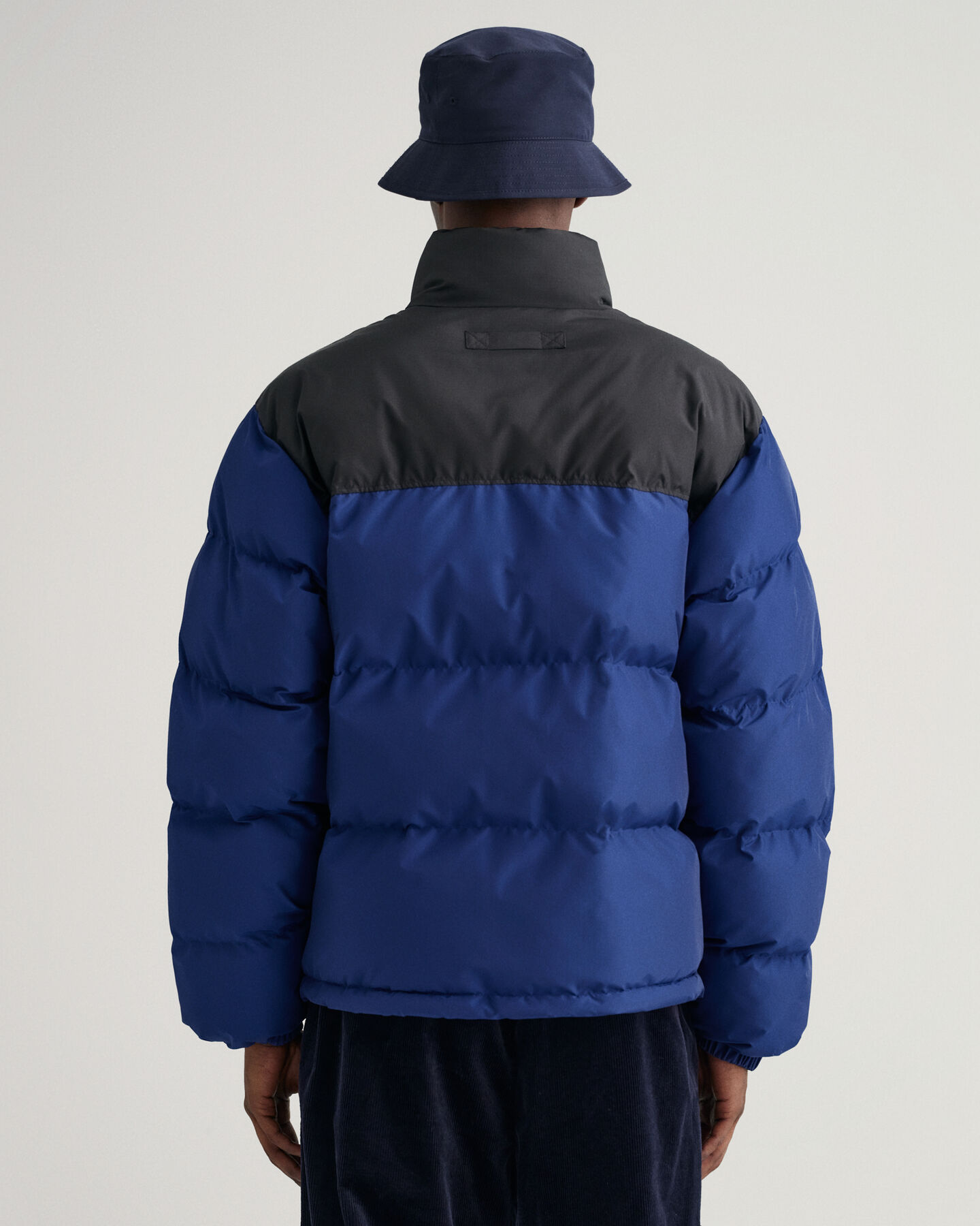 Blusão acolchoado com bloco de cor