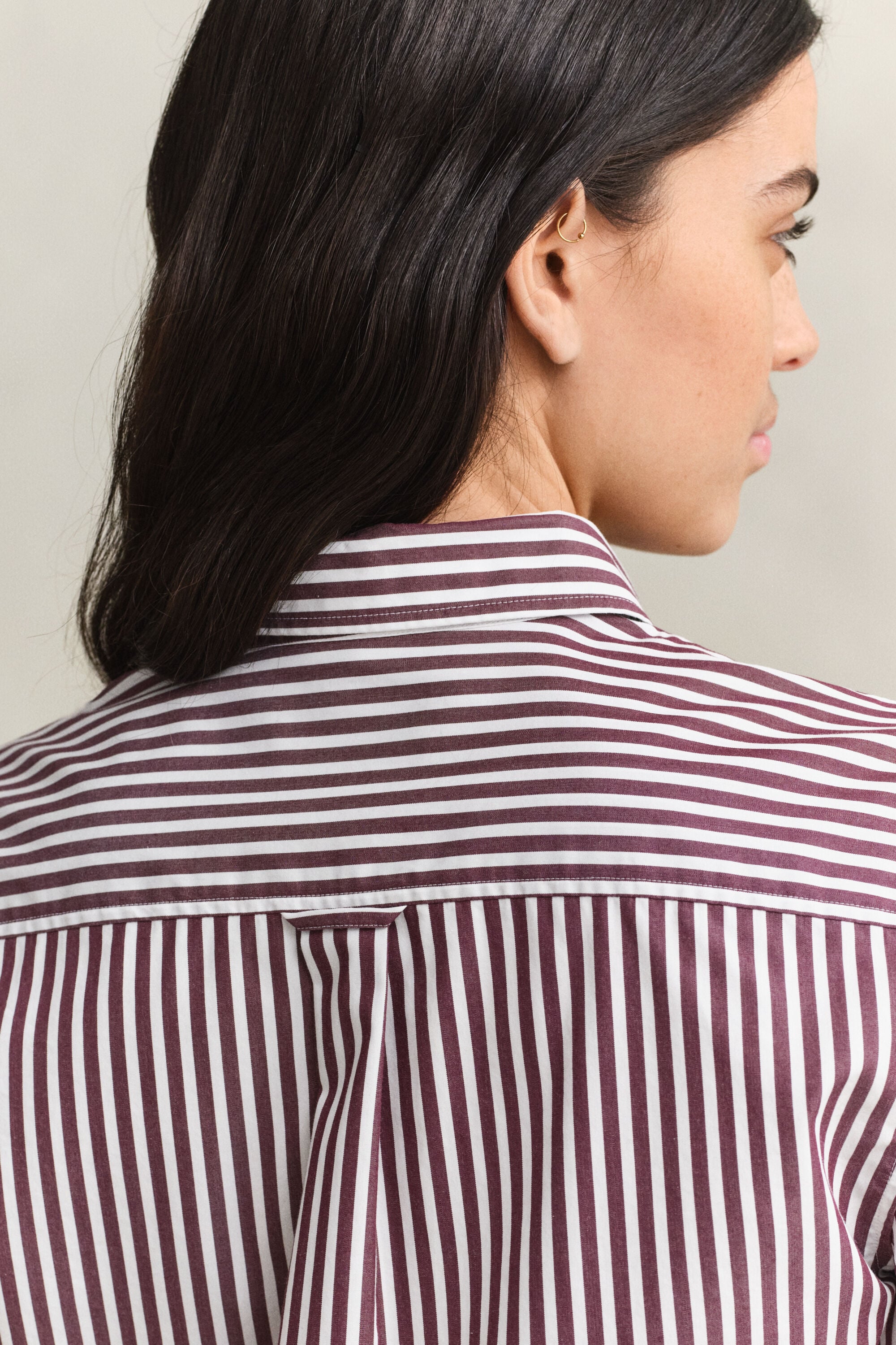 Camisa em popelina às riscas clássica regular fit