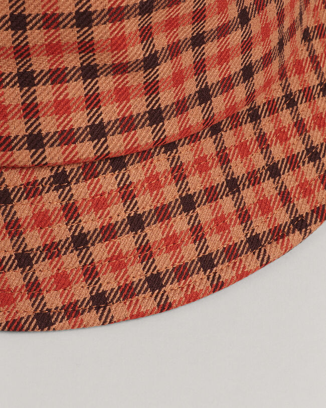 Chapéu com padrão de xadrez