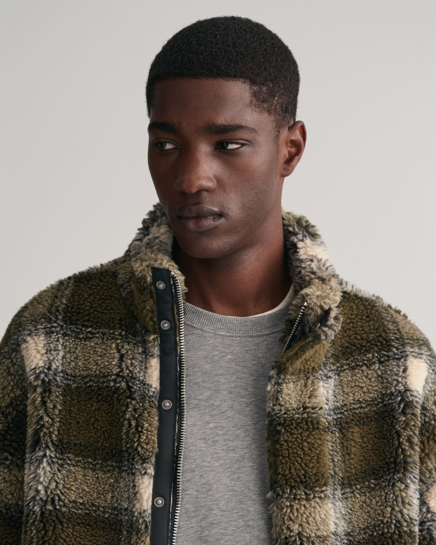 Polar com fecho de correr axadrezado