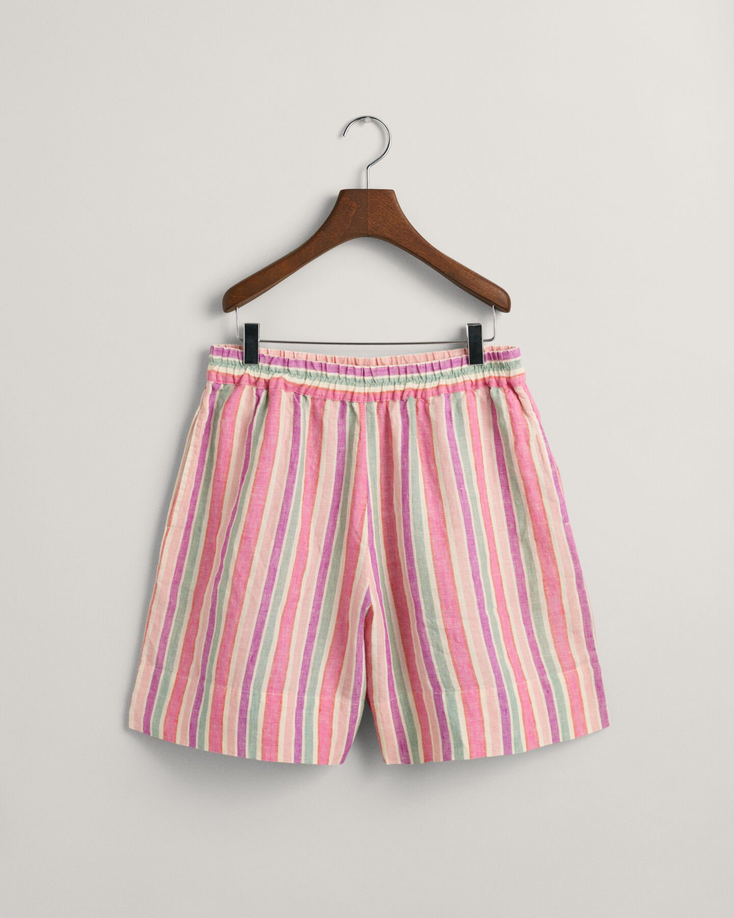 Calções pull-on em linho às riscas