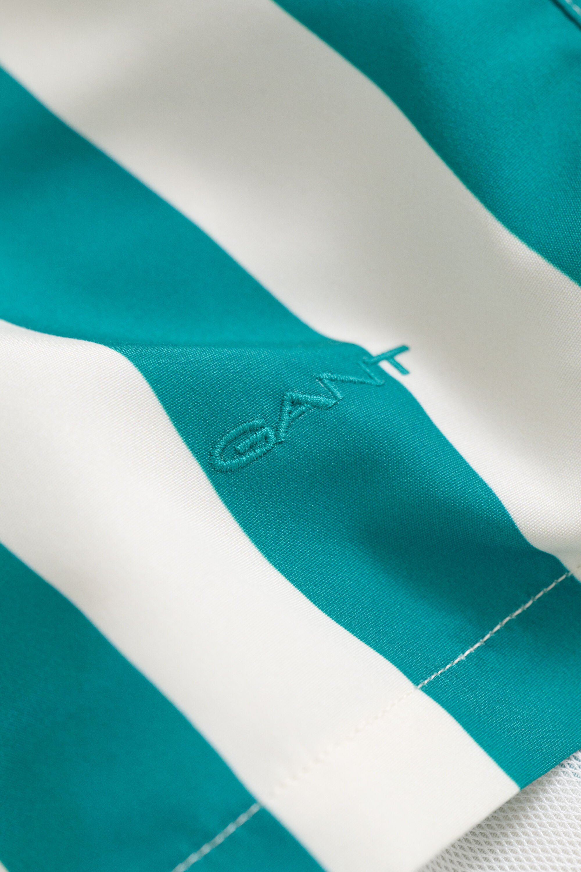 Calções de banho às riscas em bloco