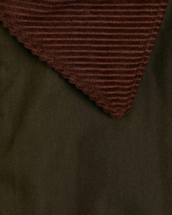 Casaco de comprimento médio com acabamento encerado