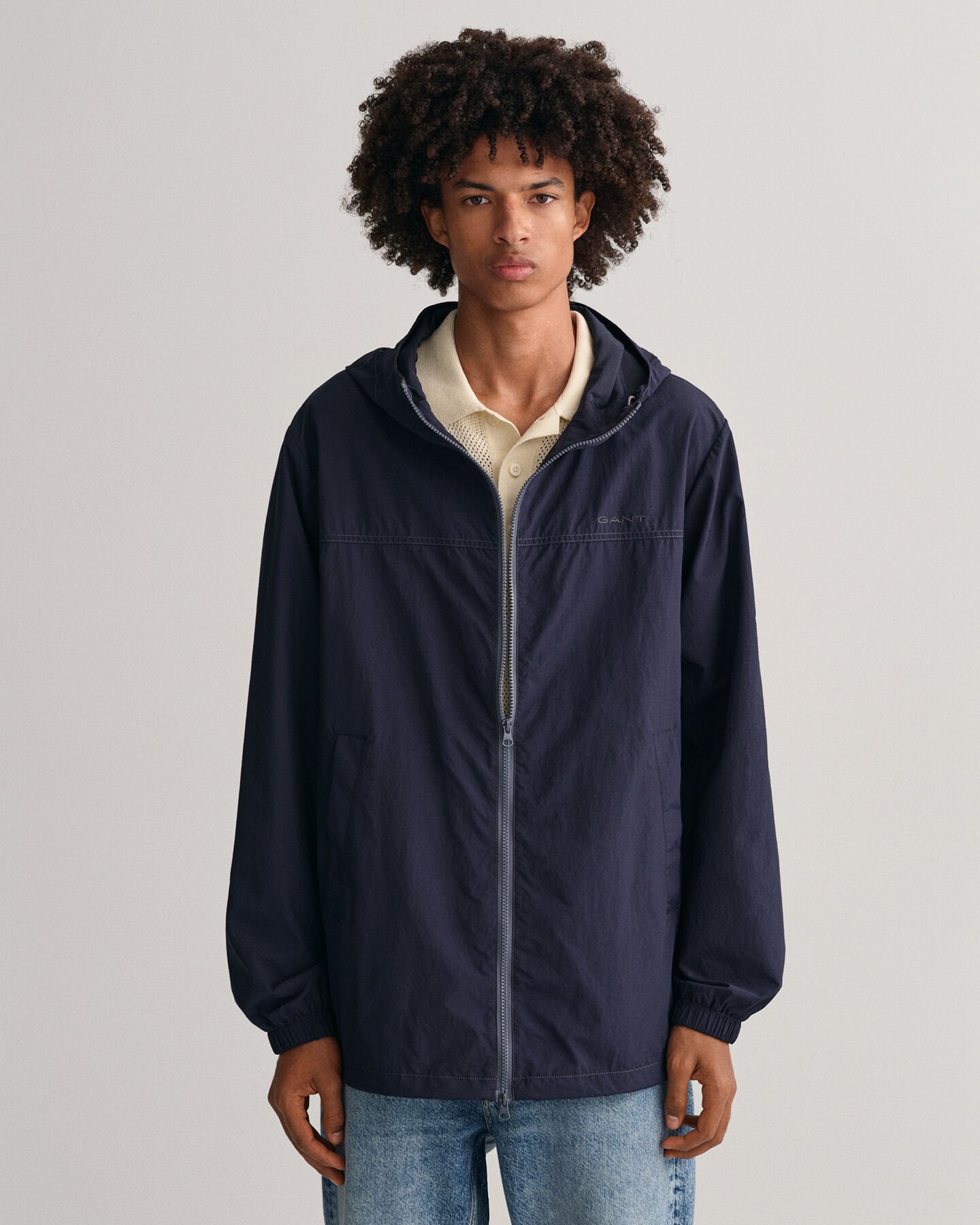 Blusão com capuz leve