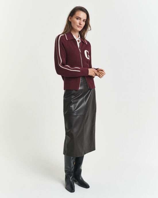 Saia lápis em pele de comprimento médio