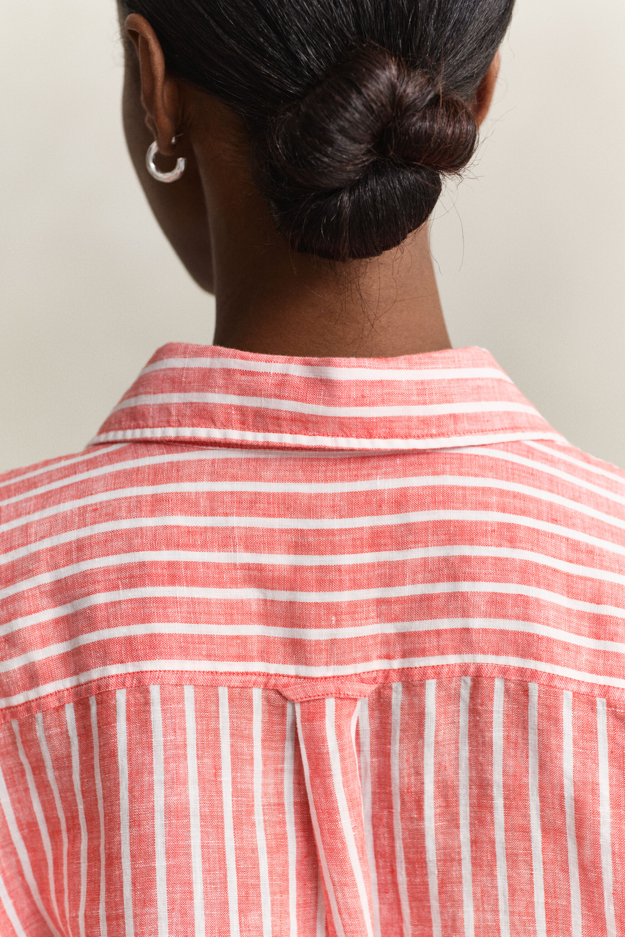 Camisa de linho às riscas relaxed fit