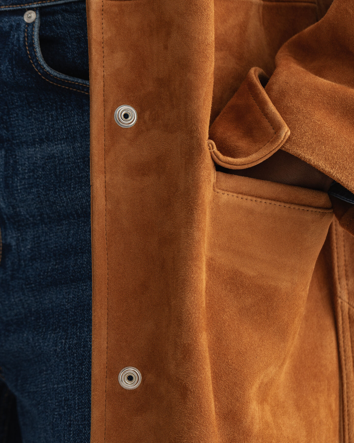 Sobretudo em camurça com cinto