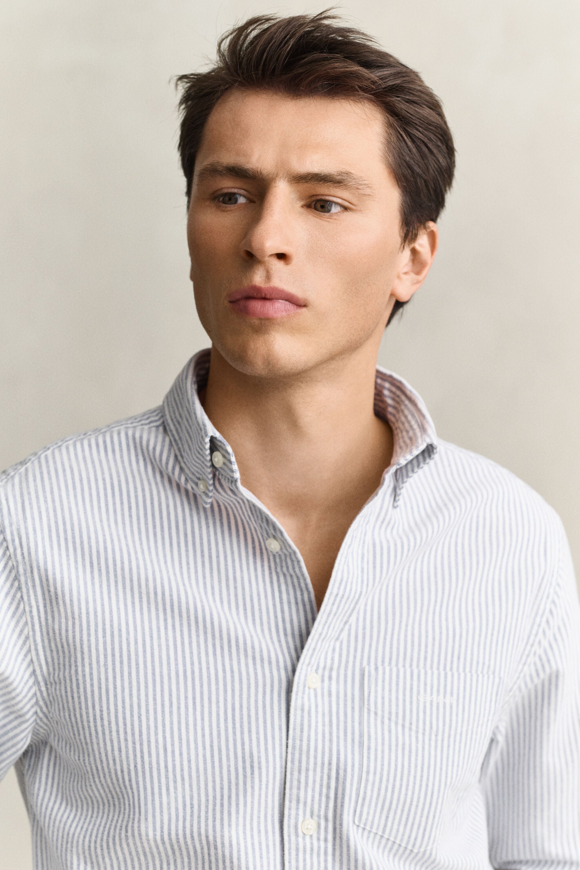 Camisa em algodão Oxford escovado às riscas