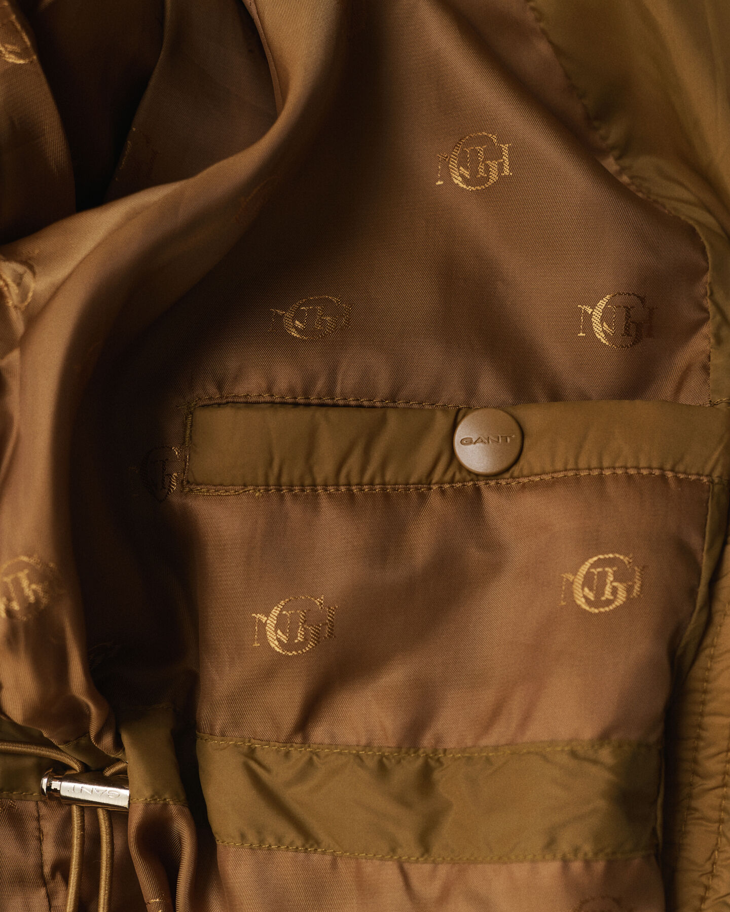 Blusão de penas com comprimento médio