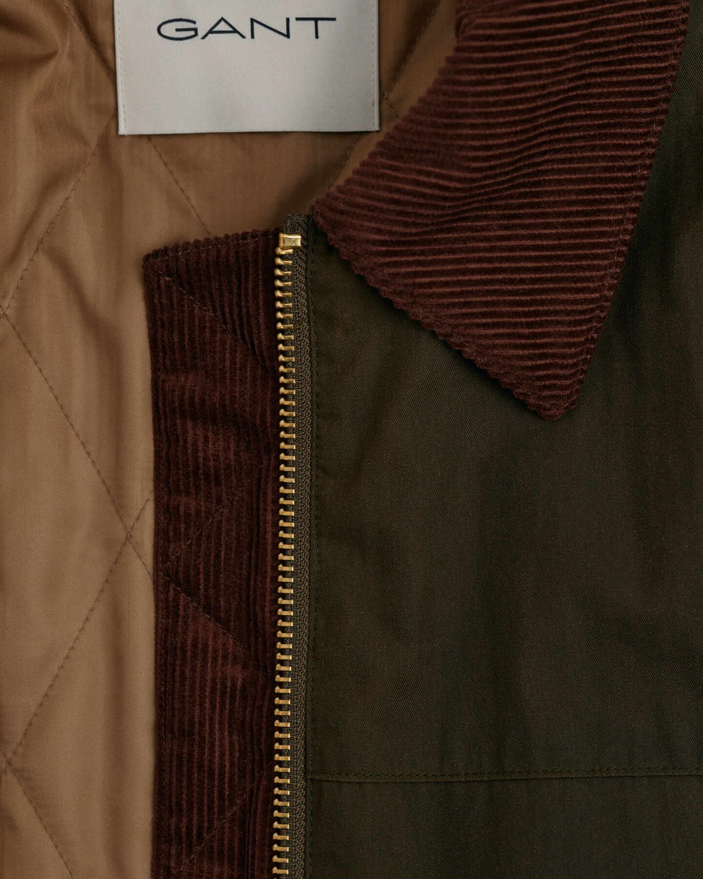 Casaco de comprimento médio com acabamento encerado