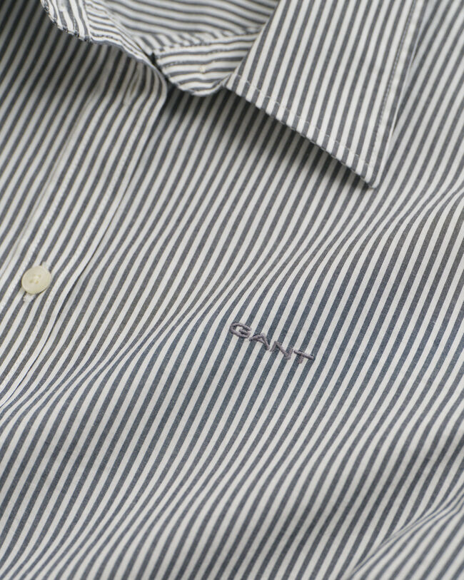 Camisa em popelina às riscas slim fit