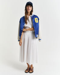 Saia Seersucker às riscas no mesmo tom