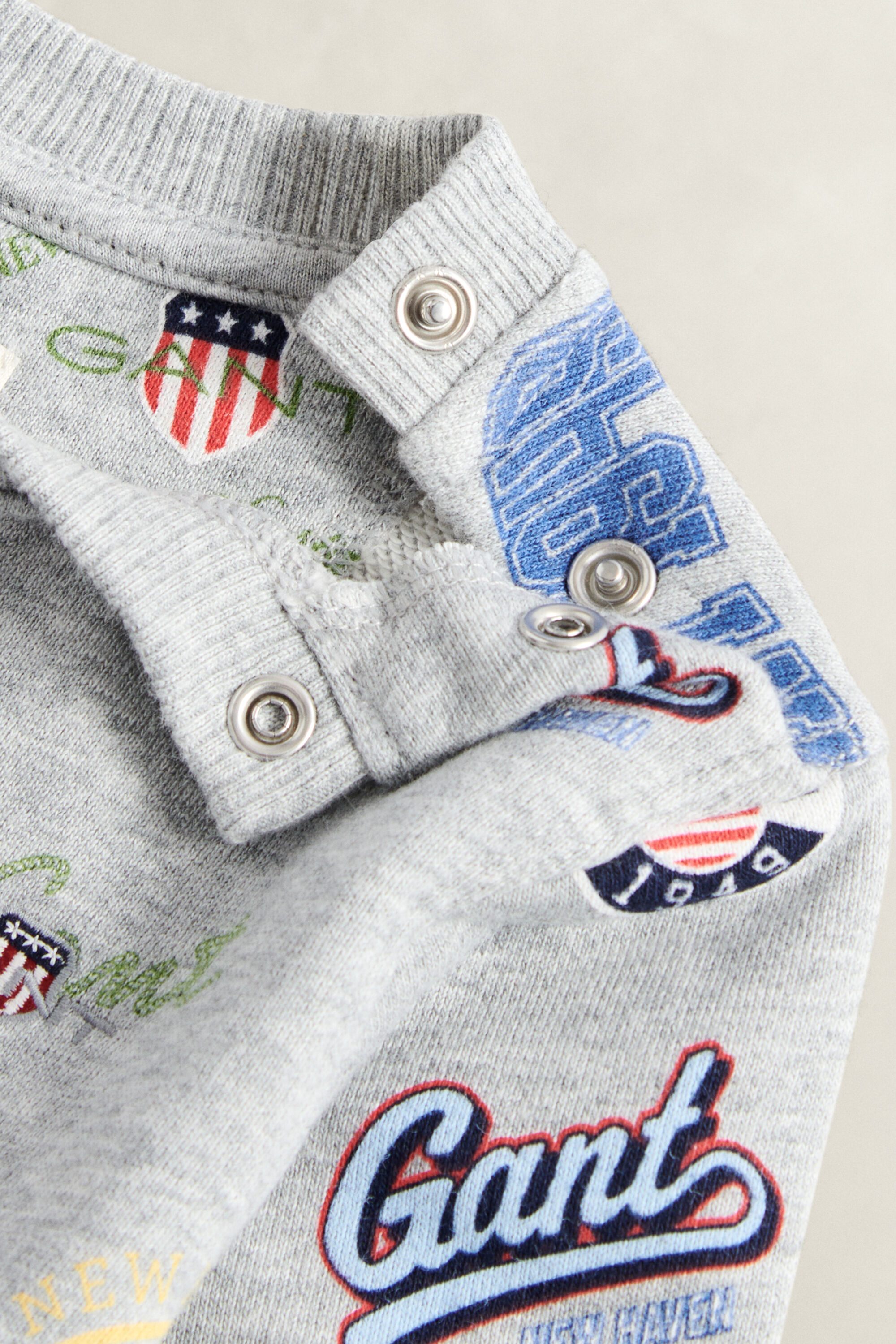 Conjunto de sweatshirt e calções desportivos com estampado Boys
