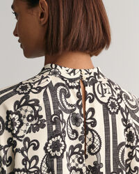 Blusa de gola alta com estampado de renda