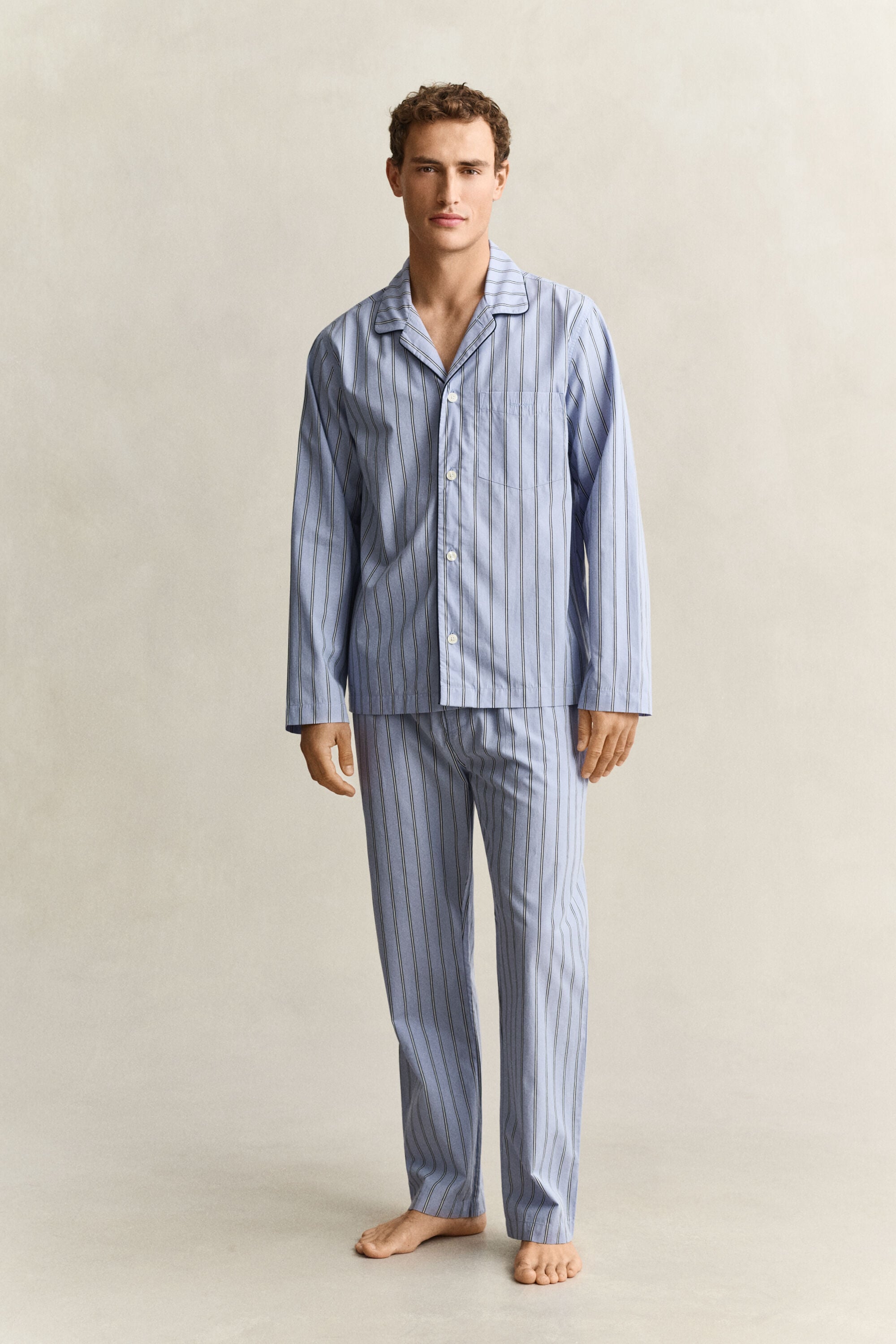Pijama em popelina às riscas