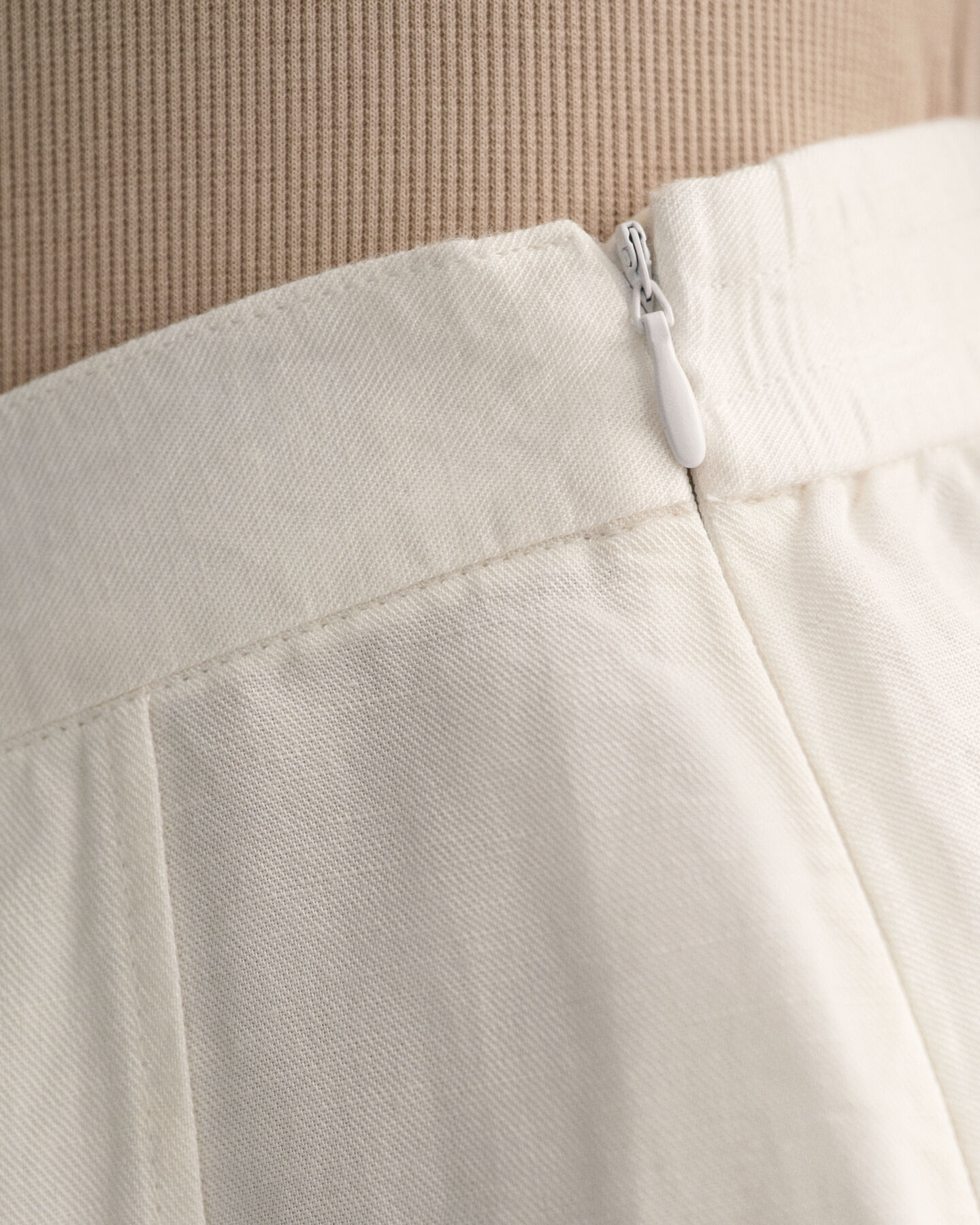 Saia de comprimento médio em linho e viscose