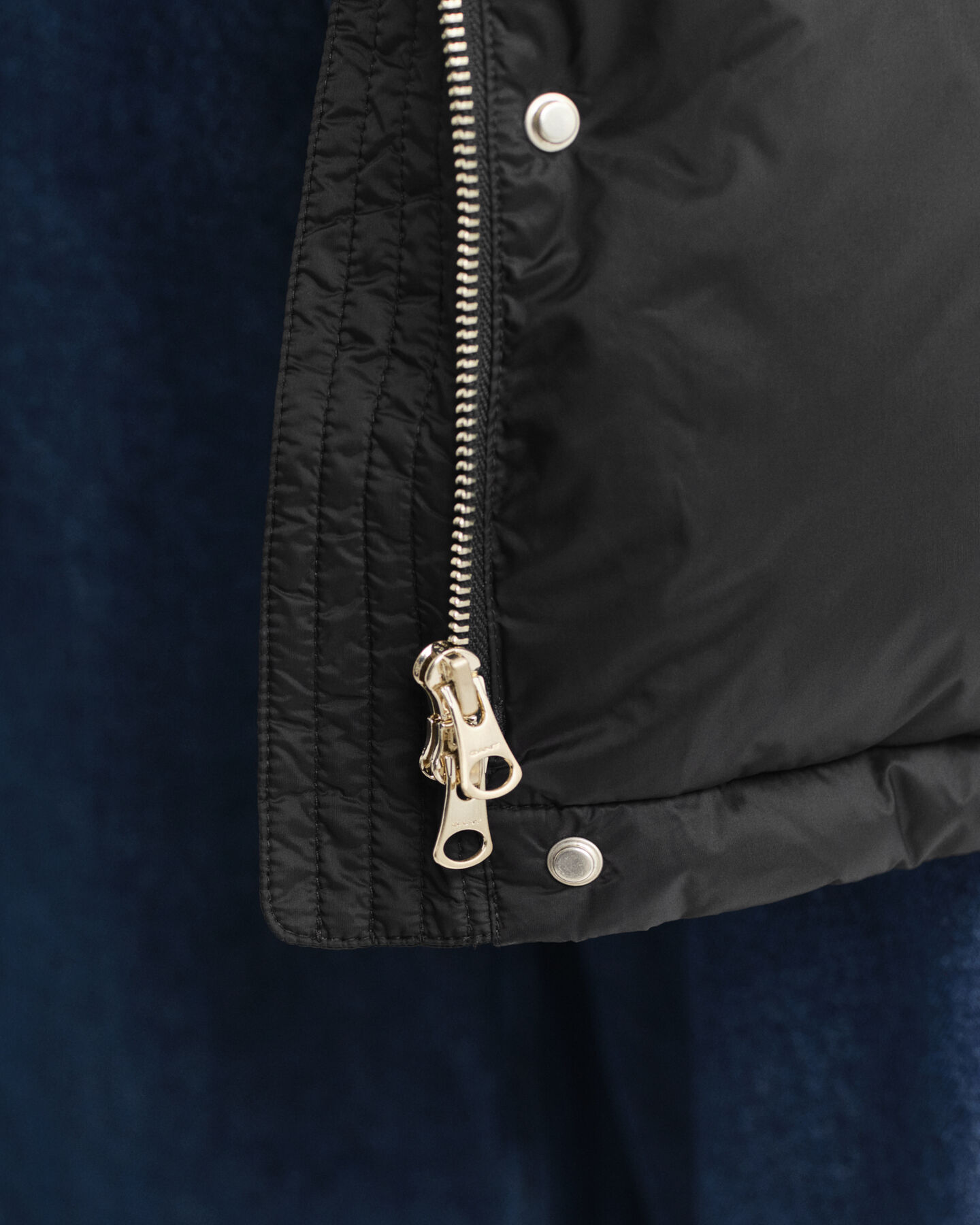 Blusão de penas com comprimento médio