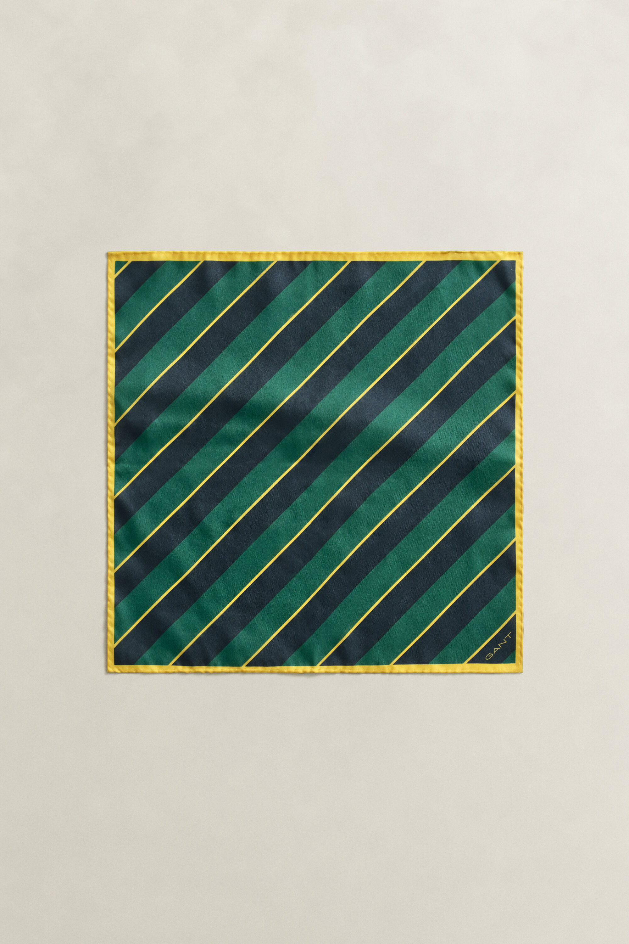 Lenço de bolso às riscas