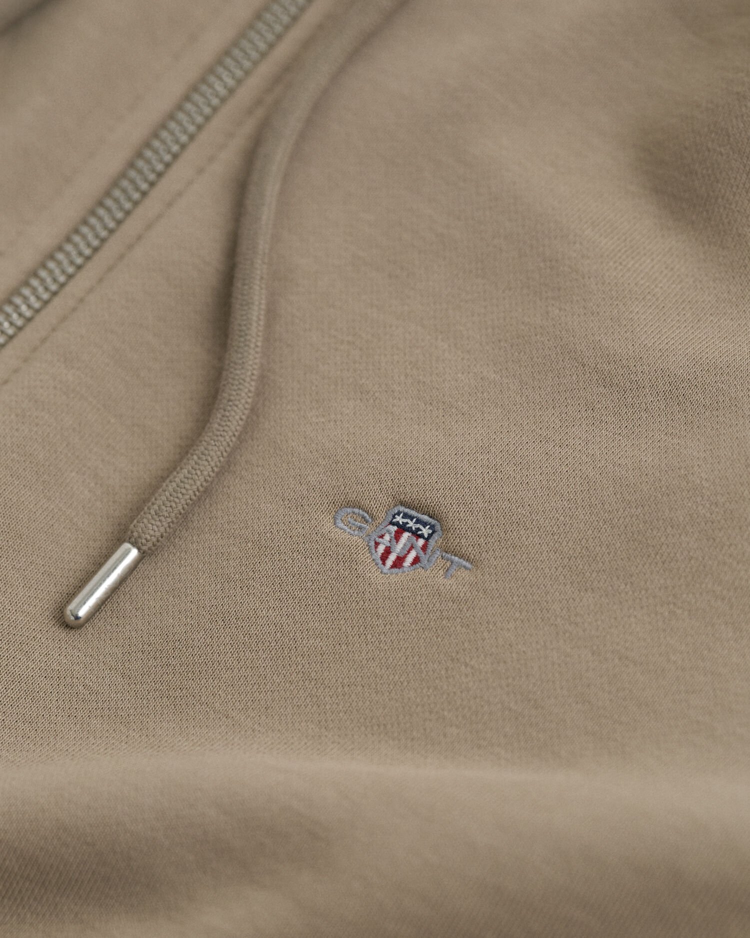 Sweatshirt com capuz e fecho Shield