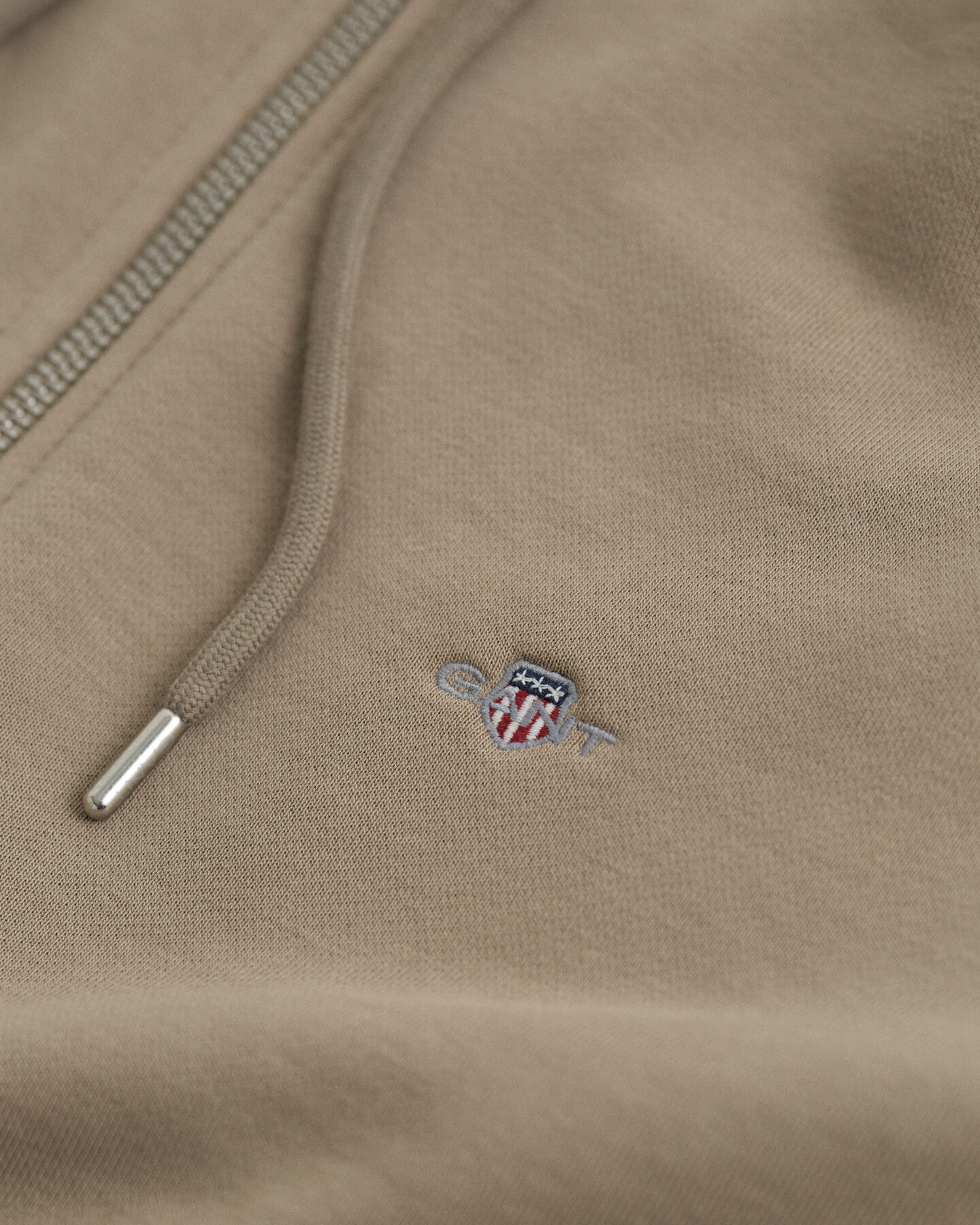 Sweatshirt com capuz e fecho Shield