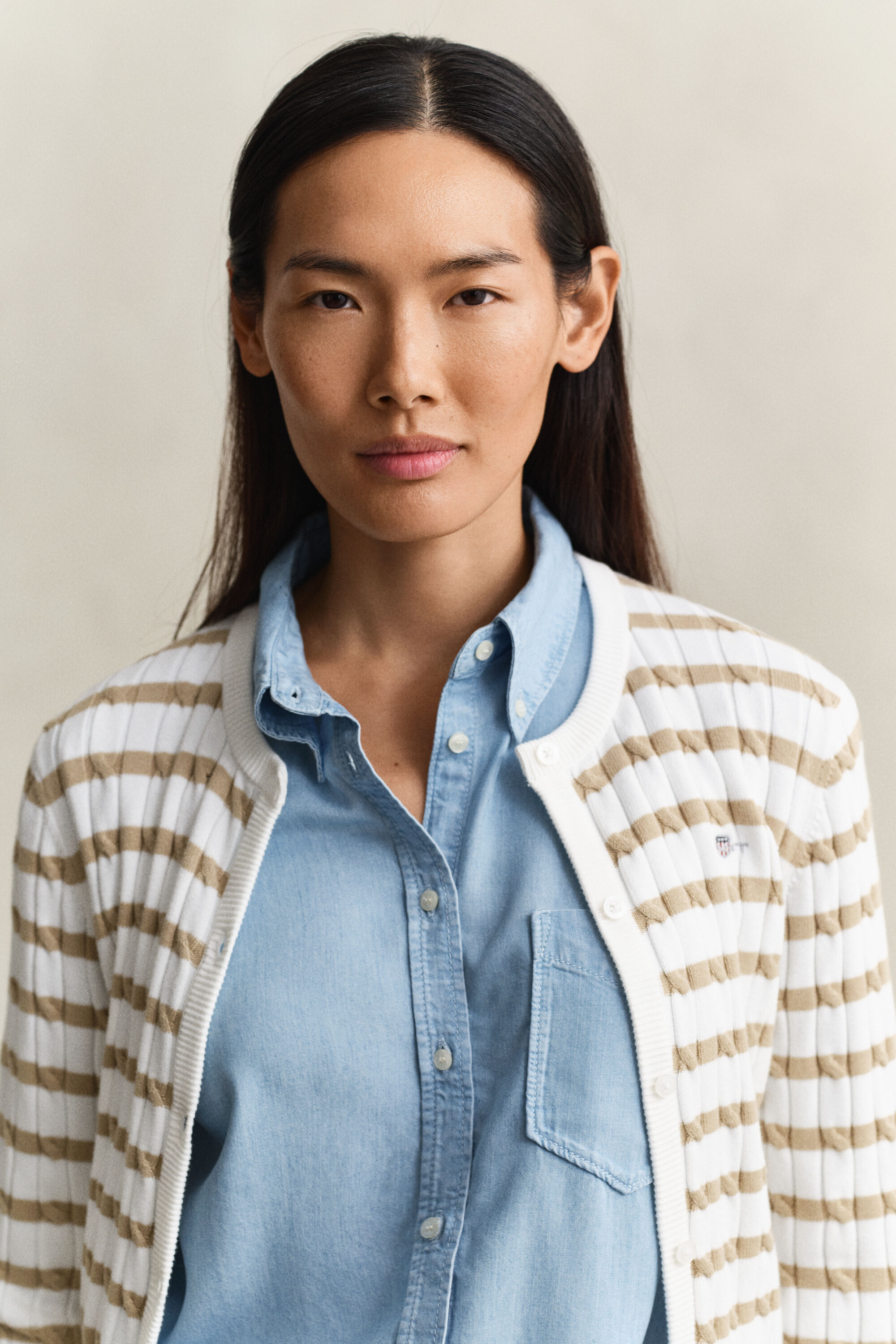 Casaco de malha entrançada às riscas